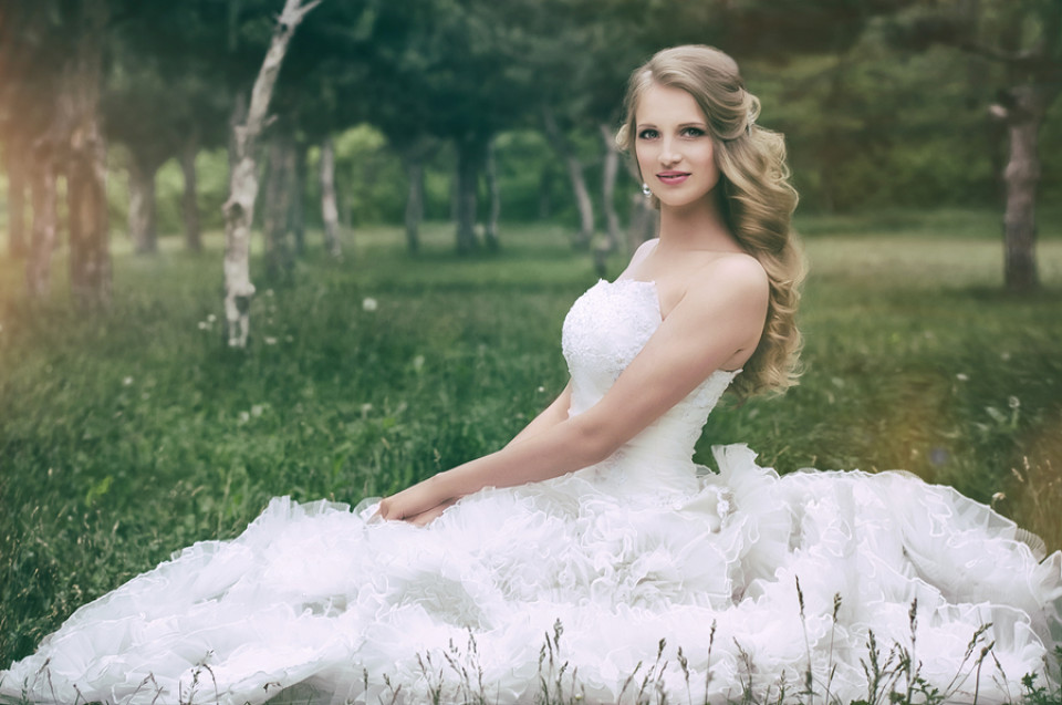 Hochzeitskleid mit Rüschen